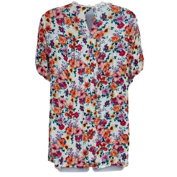 Torrid Short Sleeve Keyhole Neck Crinkle Gauze Crochet Detail Top Size L - Picture 4 of 8